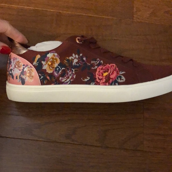 Matilda Jane Women Fashion Sneaker {NEW} size 9 - Picture 2 of 4